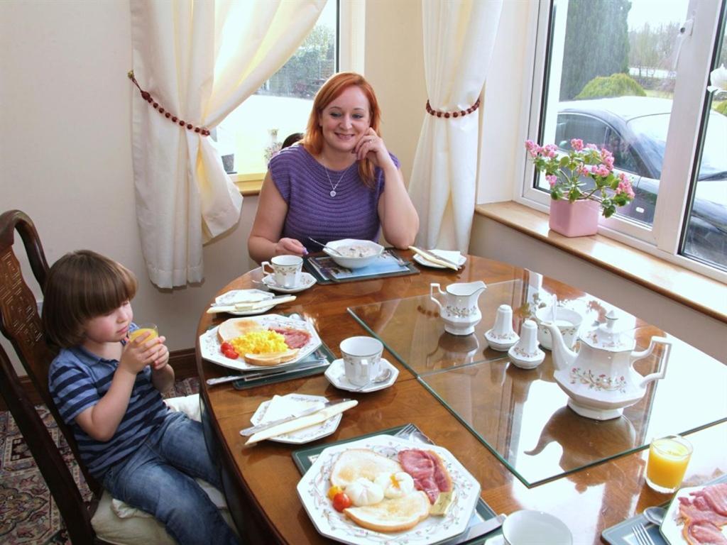 Launard House Κίλκενι Εξωτερικό φωτογραφία